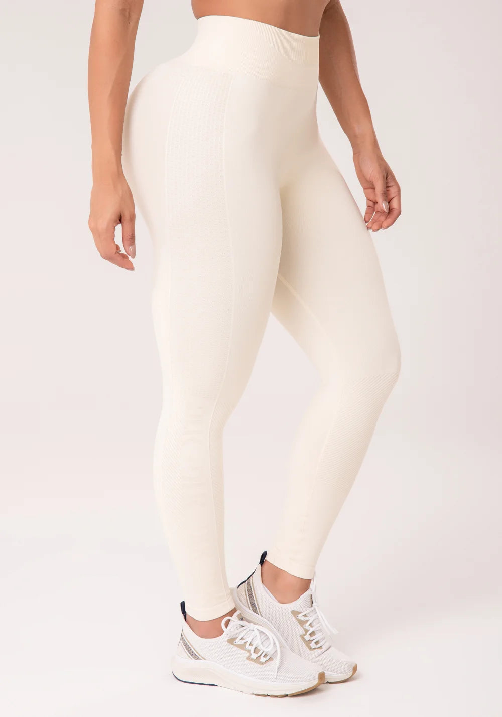 Women’s Fitness Set – Cream Textured Top & Leggings – Seamless+