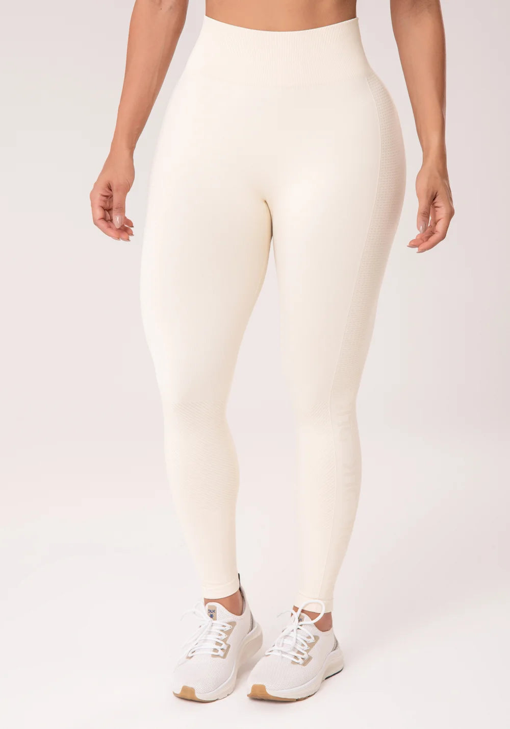 Women’s Fitness Set – Cream Textured Top & Leggings – Seamless+